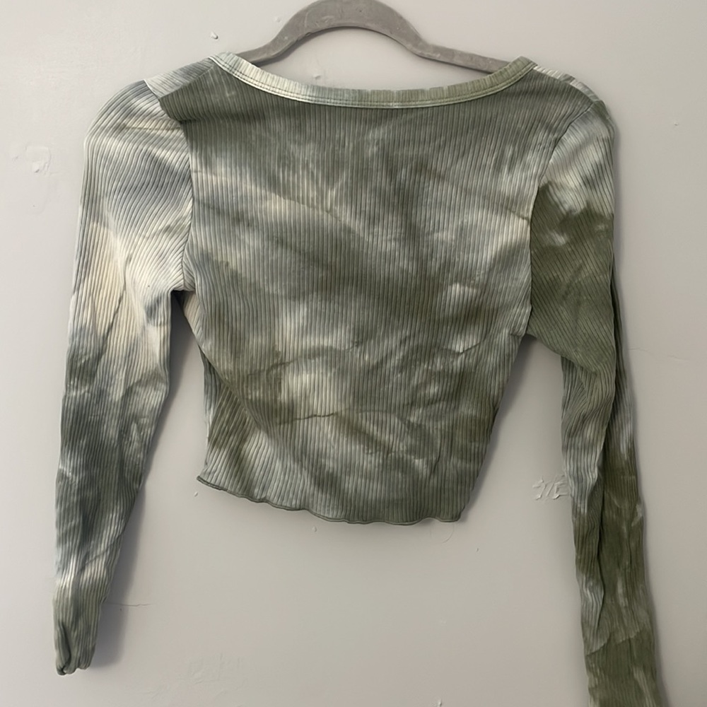 Button-front Top - Picture 4 of 4
